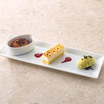 ≪バースデーコース≫スペシャルデザートチーズケーキとチョコムースピスタチオアイス盛合わせ