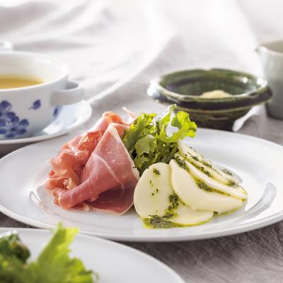 ハモンセラーノとモッツァレラのバジルソース